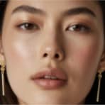 a close up of a woman
